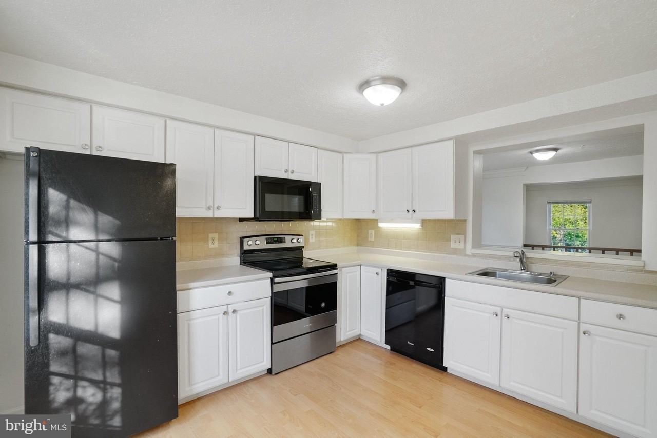 6515 Field Master Dr - Photo 7 of 47