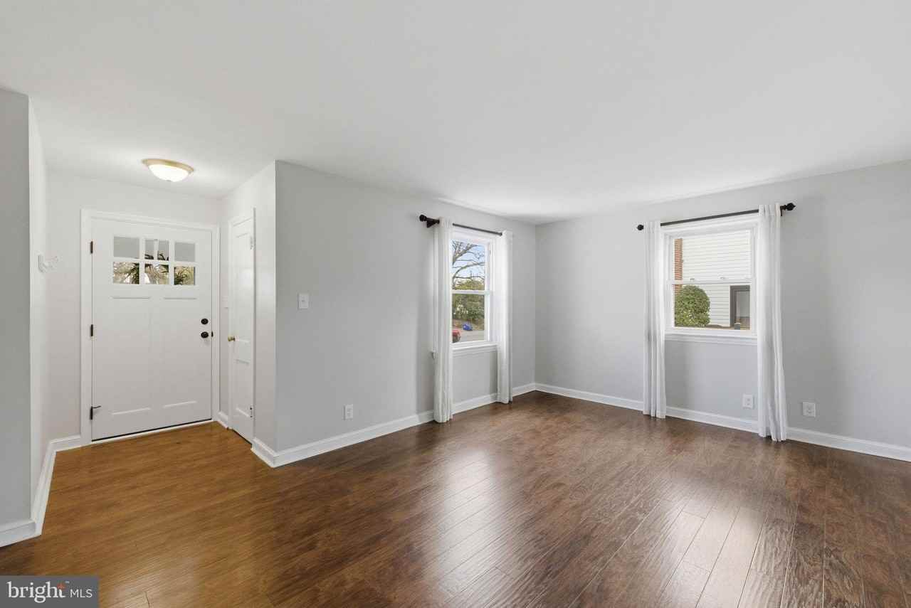 5402 S 12th St - Photo 3 of 42