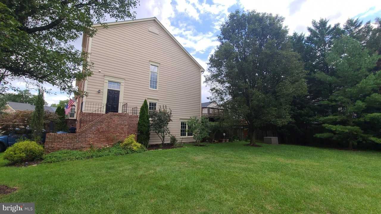 20346 Brentmeade Ter - Photo 2 of 27