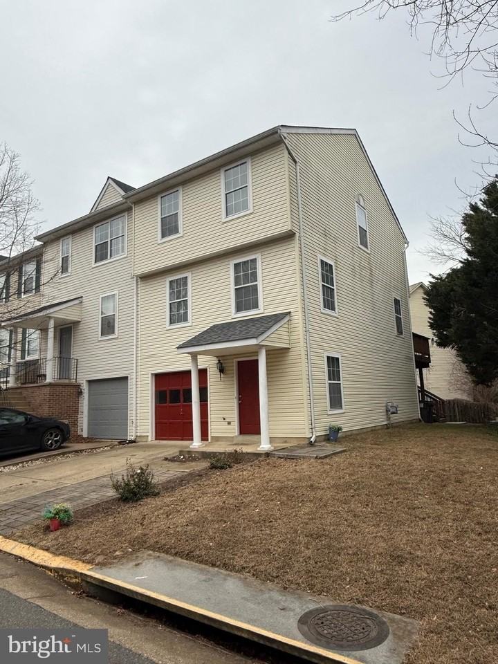 402 Shaw Ct - Photo 2 of 25