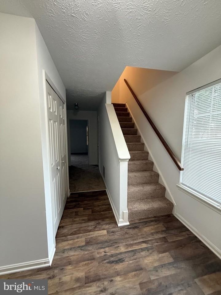 402 Shaw Ct - Photo 5 of 25