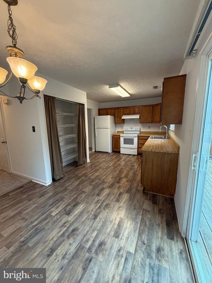 402 Shaw Ct - Photo 7 of 25