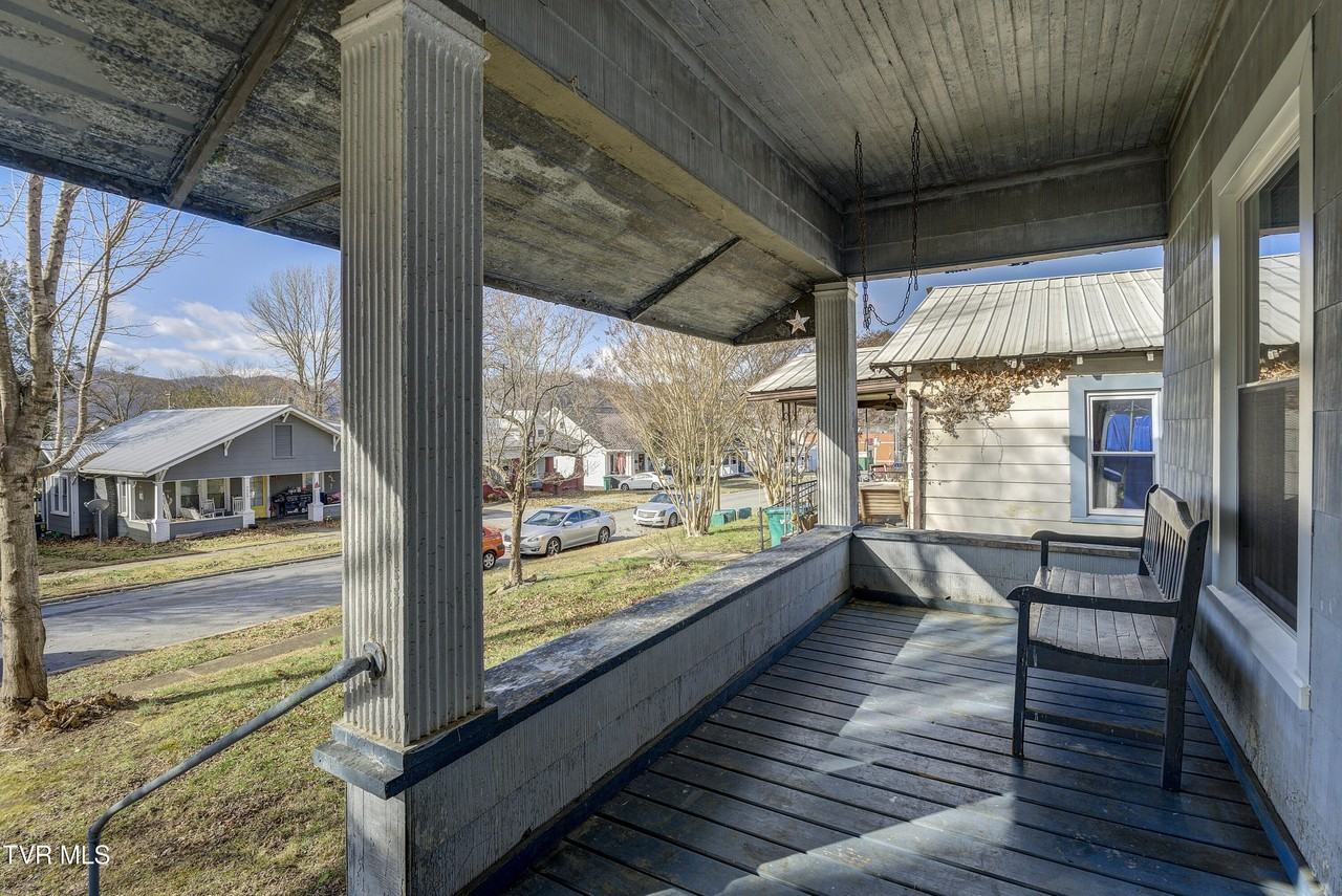 231 3rd St - Photo 2 of 26