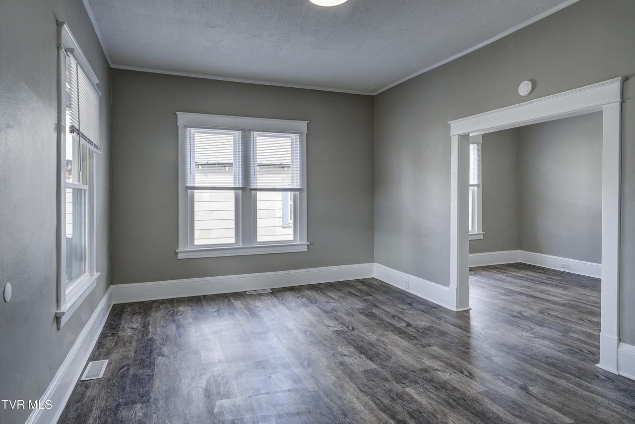 231 3rd St - Photo 3 of 26