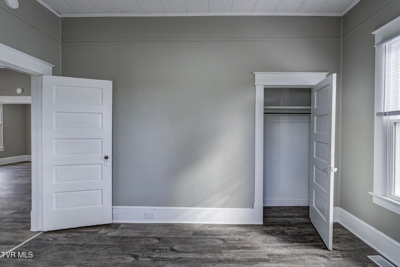 231 3rd St - Photo 7 of 26