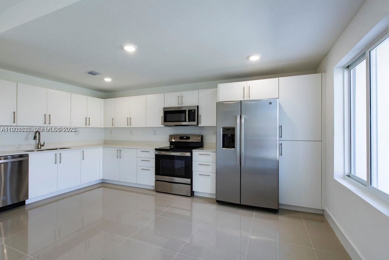 25810 Sw 144th Ave - Photo 2 of 6