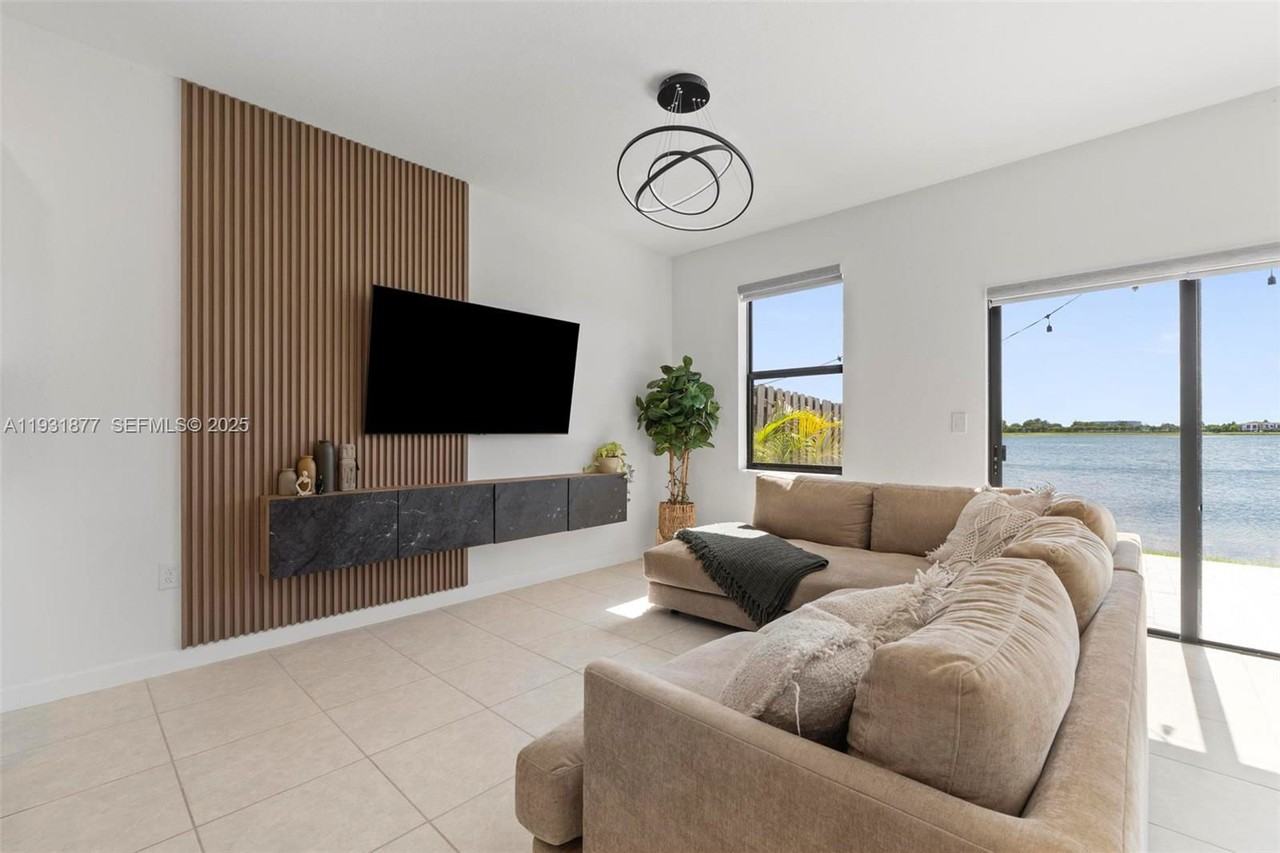 20544 Ne 5th Pl - Photo 5 of 8