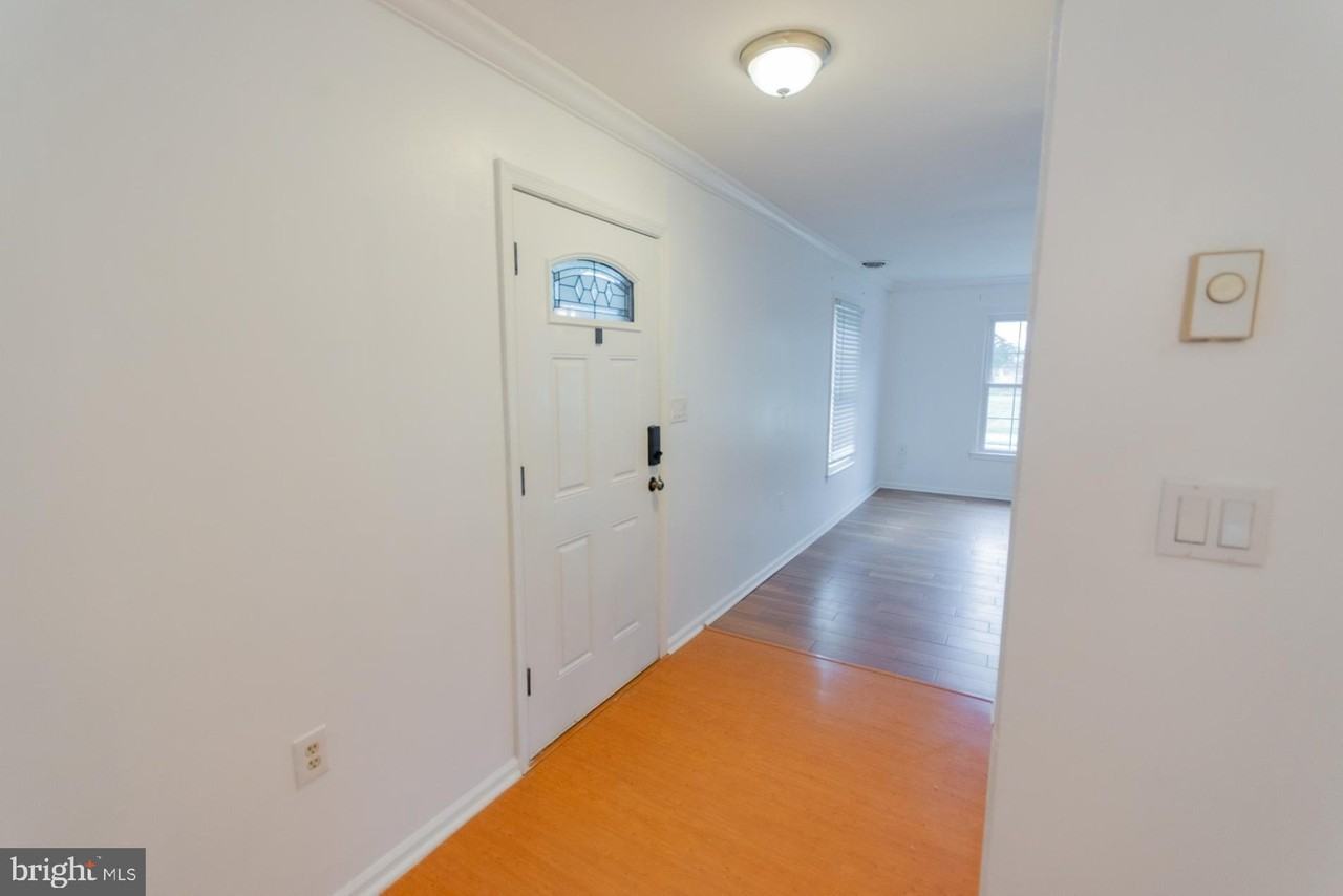 28 Newington Ct N - Photo 3 of 48