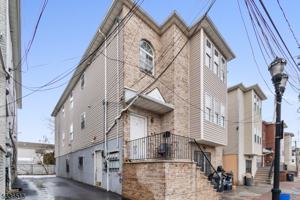 featured image of 58 1st St Apt 3 #Apt 3