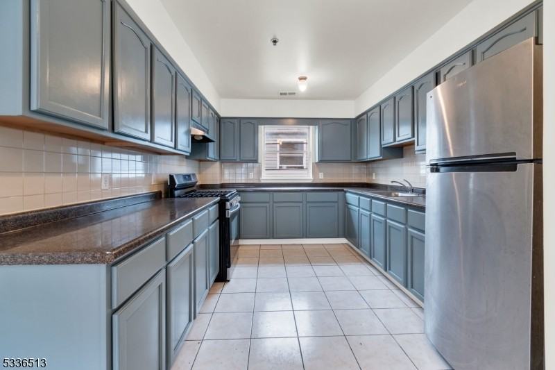 58 1st St Apt 3 - Photo 4 of 19