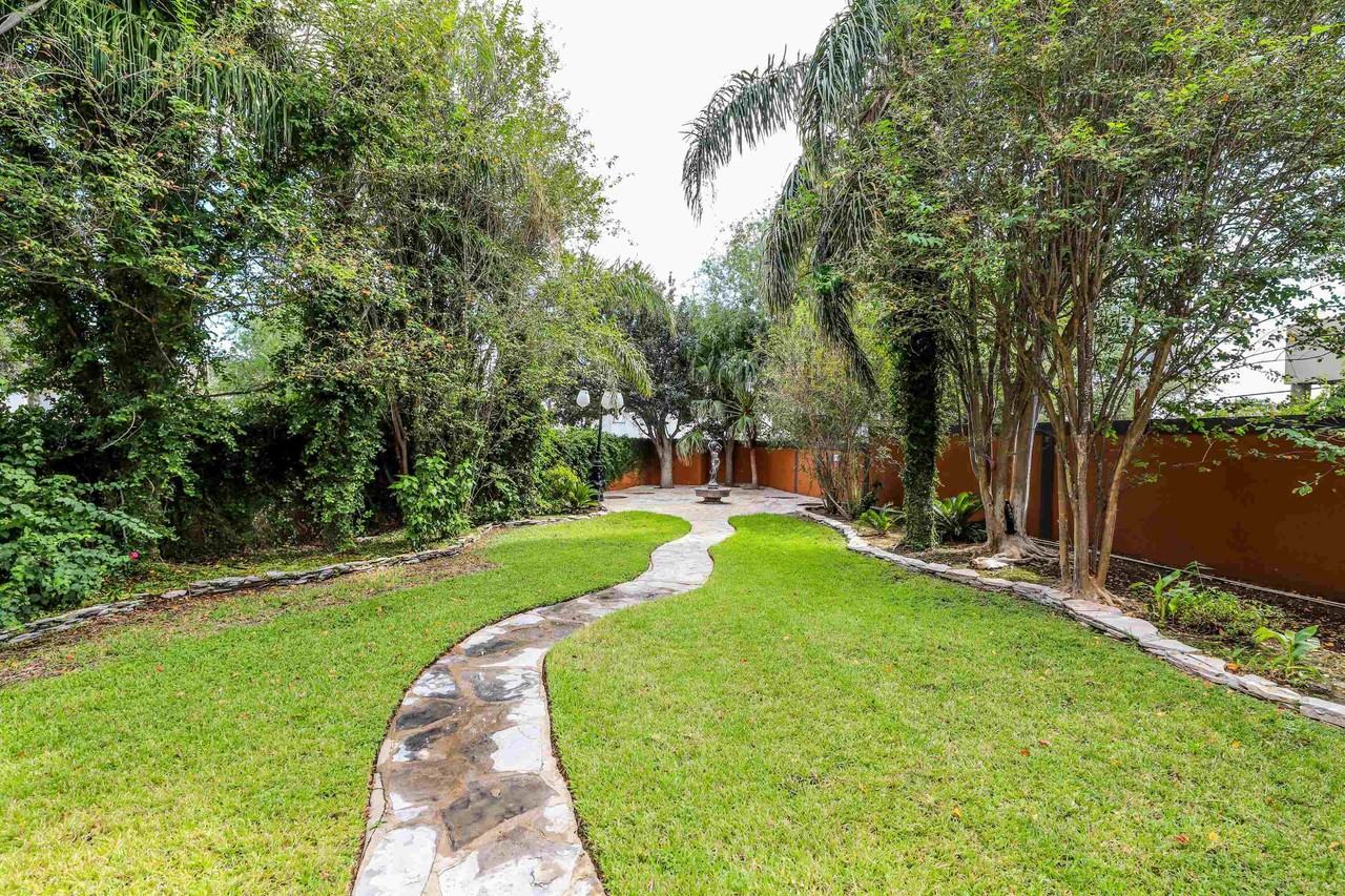 503 W Avon Ct - Photo 5 of 40