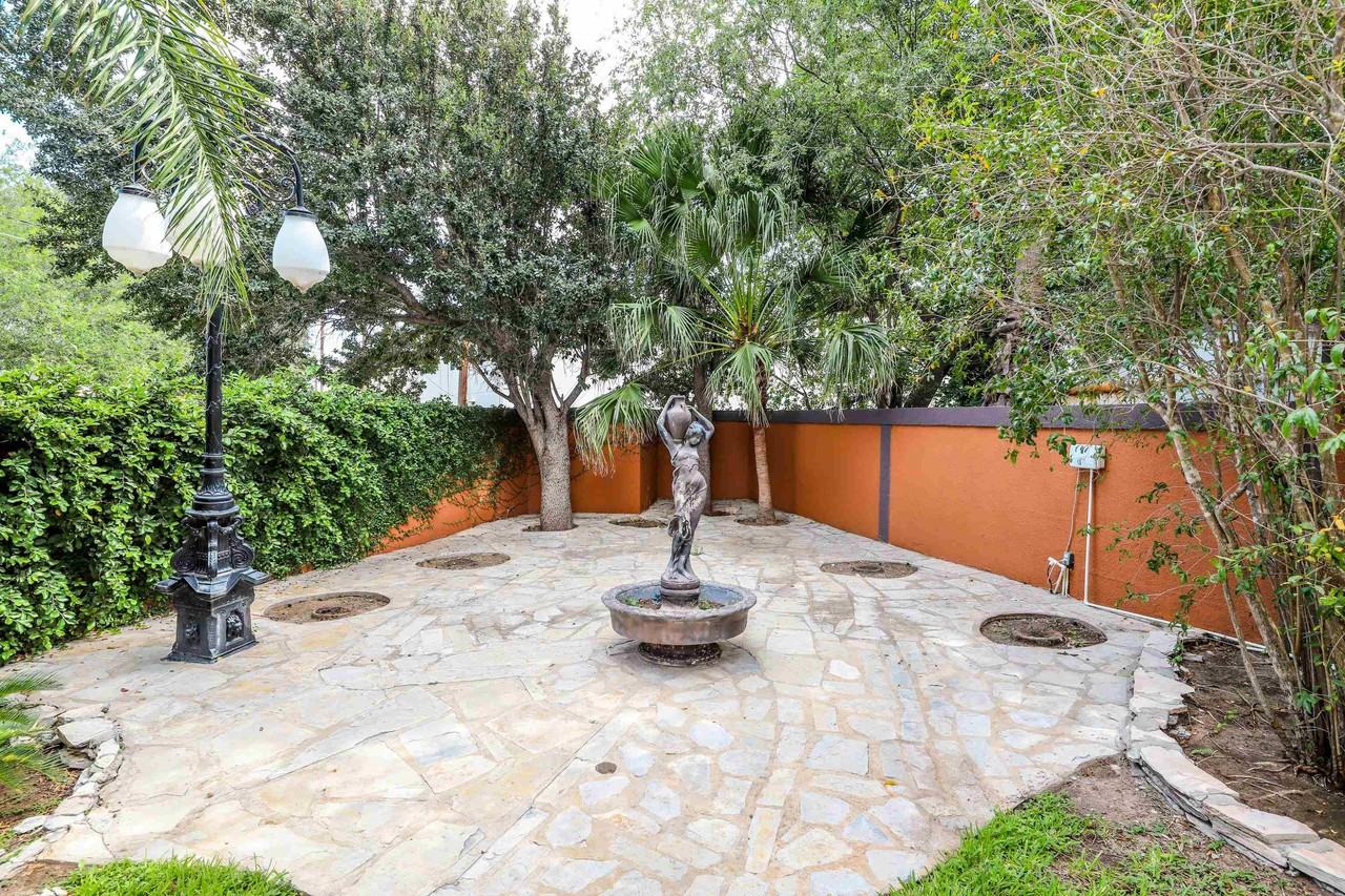 503 W Avon Ct - Photo 6 of 40