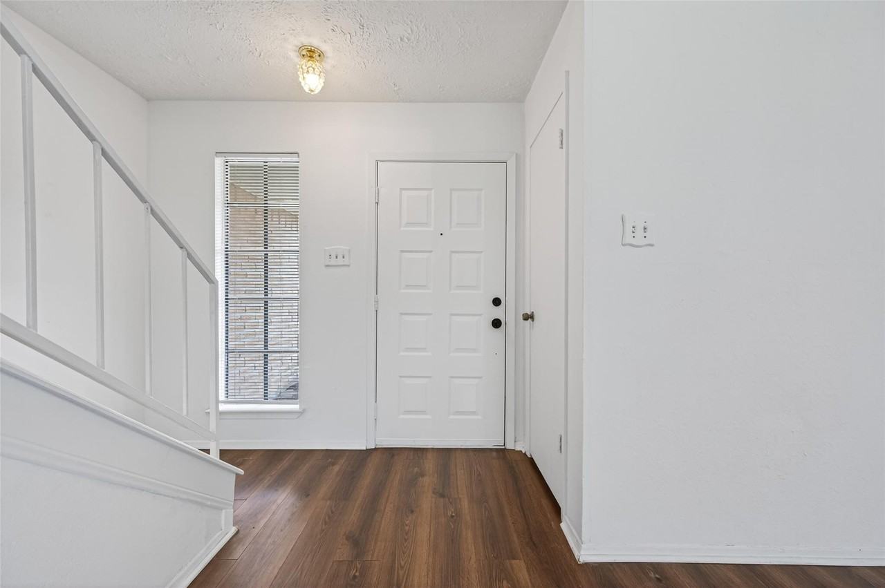 11718 Inga Ln - Photo 2 of 24