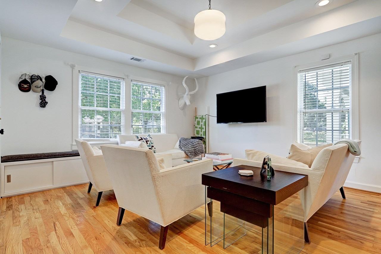 1523 Harvard St - Photo 2 of 14