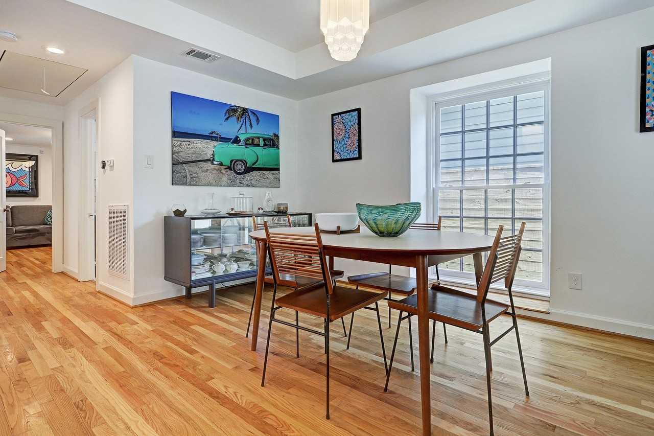 1523 Harvard St - Photo 4 of 14