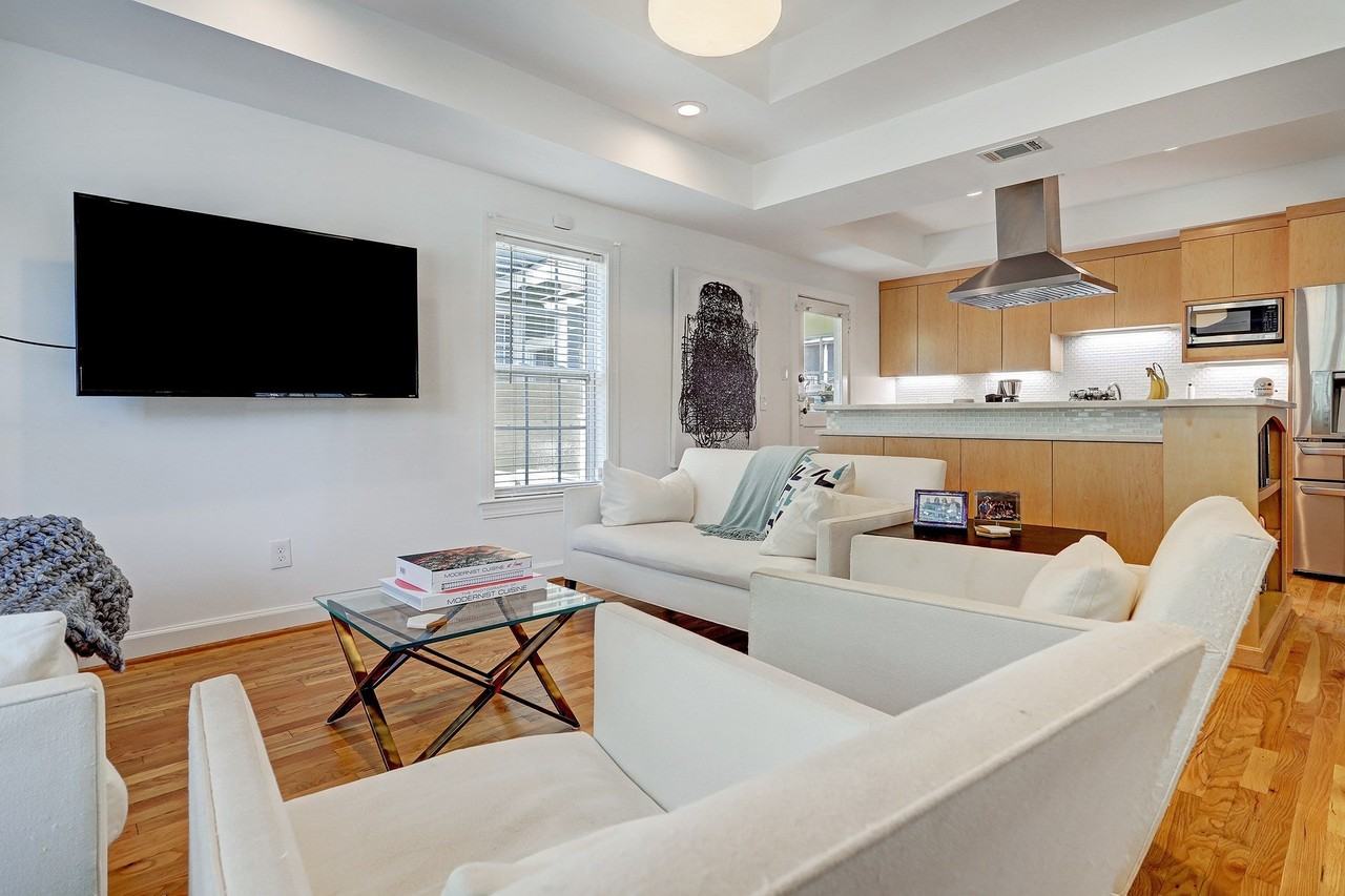 1523 Harvard St - Photo 6 of 14