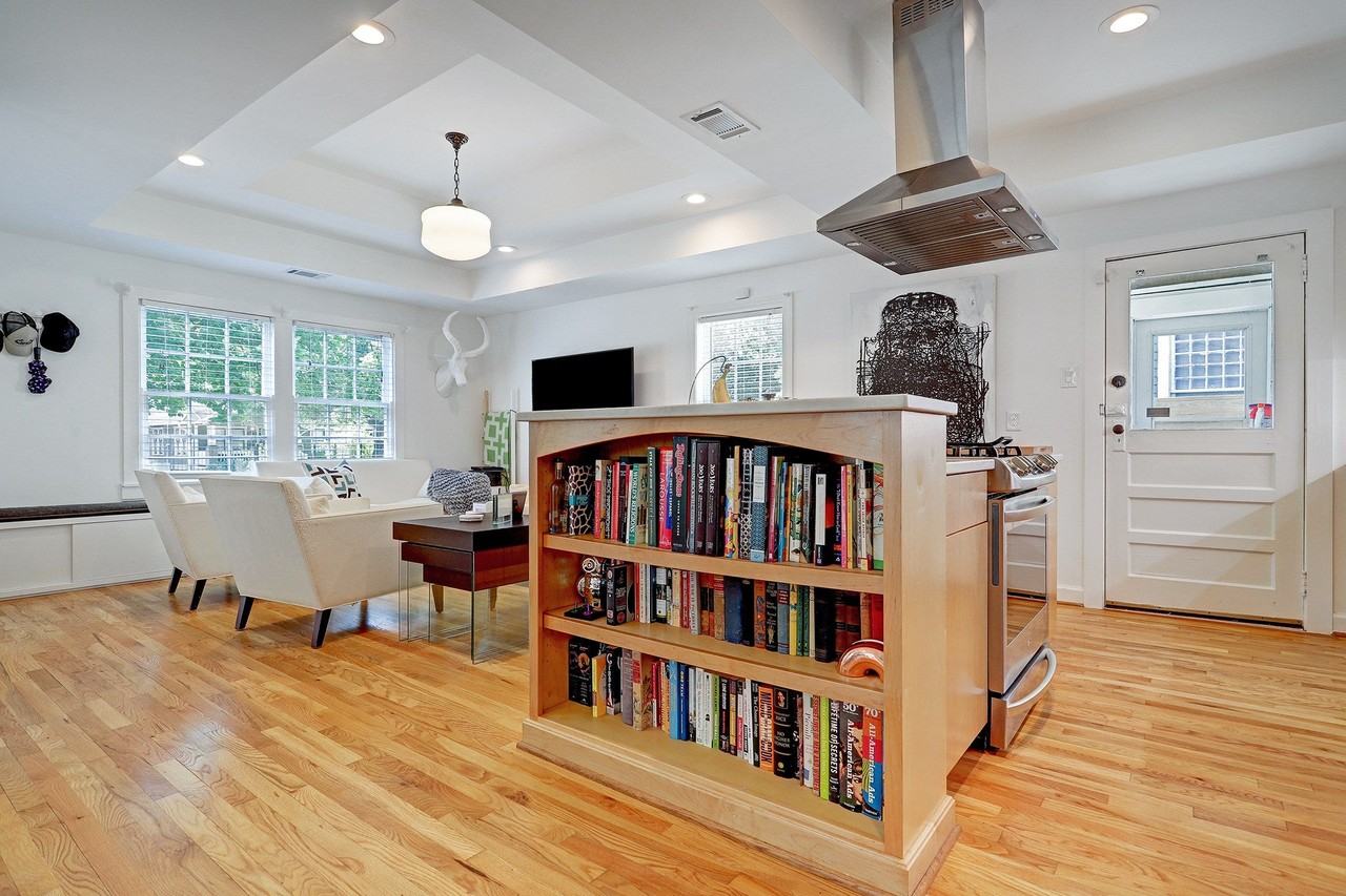 1523 Harvard St - Photo 7 of 14