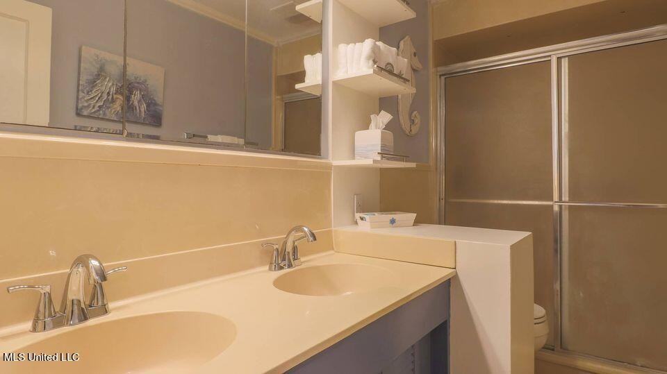 171 Saint Charles Ave - Photo 2 of 18