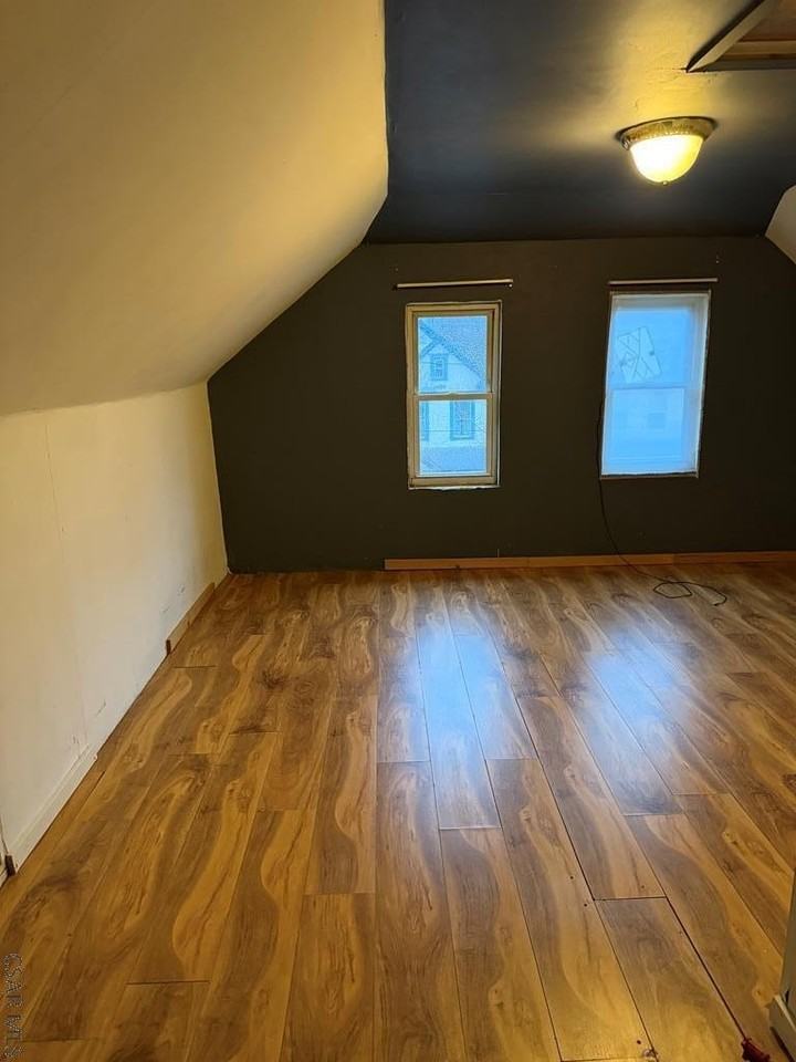 921 Bucknell Ave - Photo 4 of 14