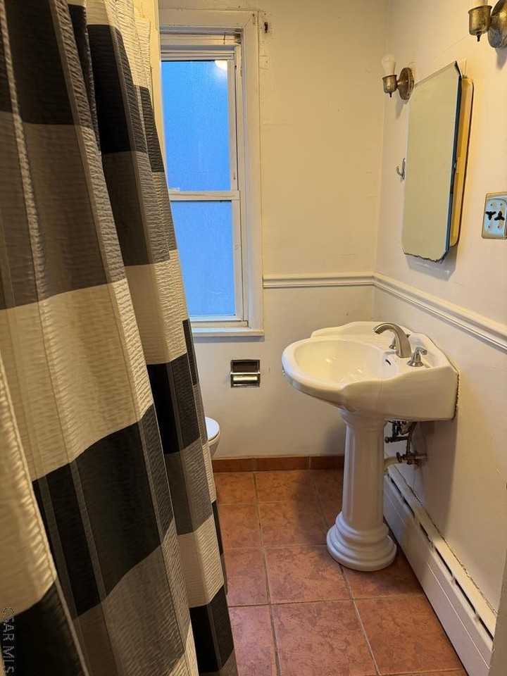 921 Bucknell Ave - Photo 6 of 14