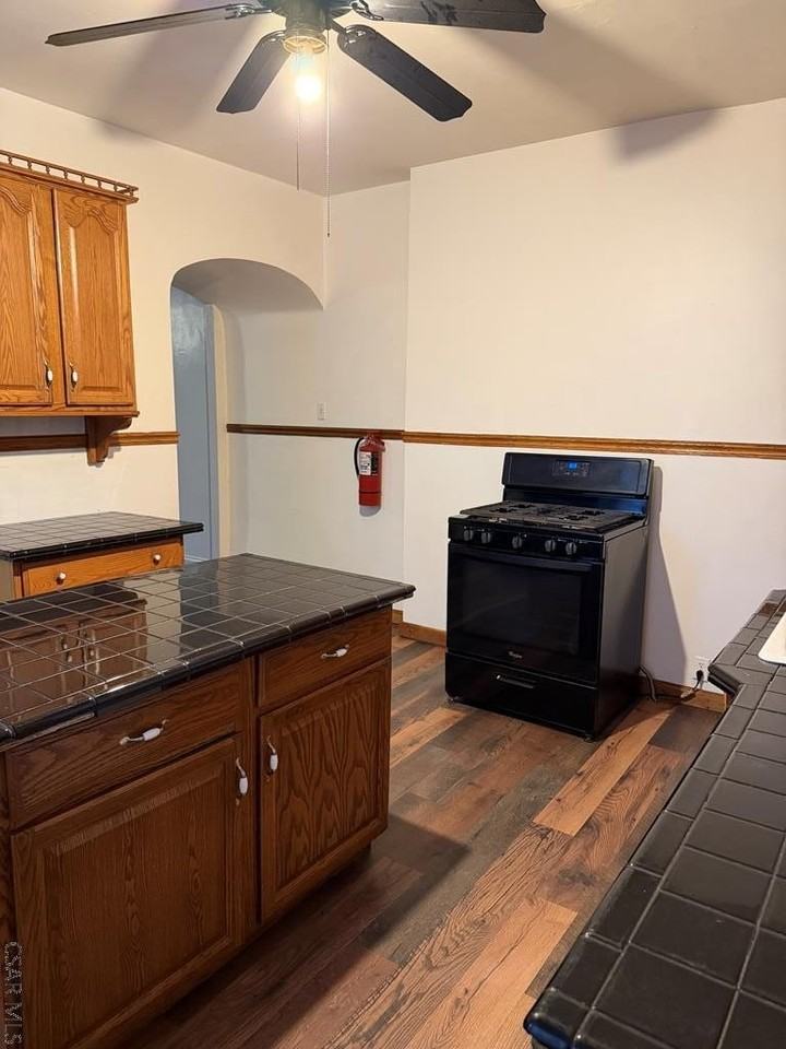 921 Bucknell Ave - Photo 7 of 14