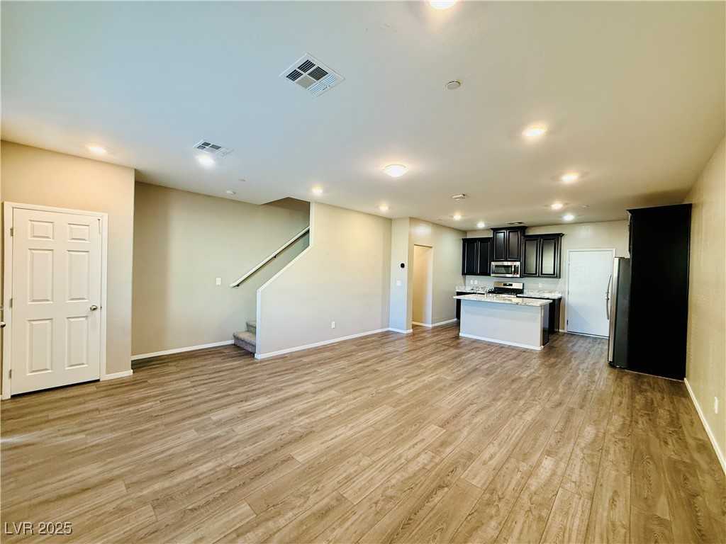 8724 Giant Causeway Ave - Photo 7 of 33