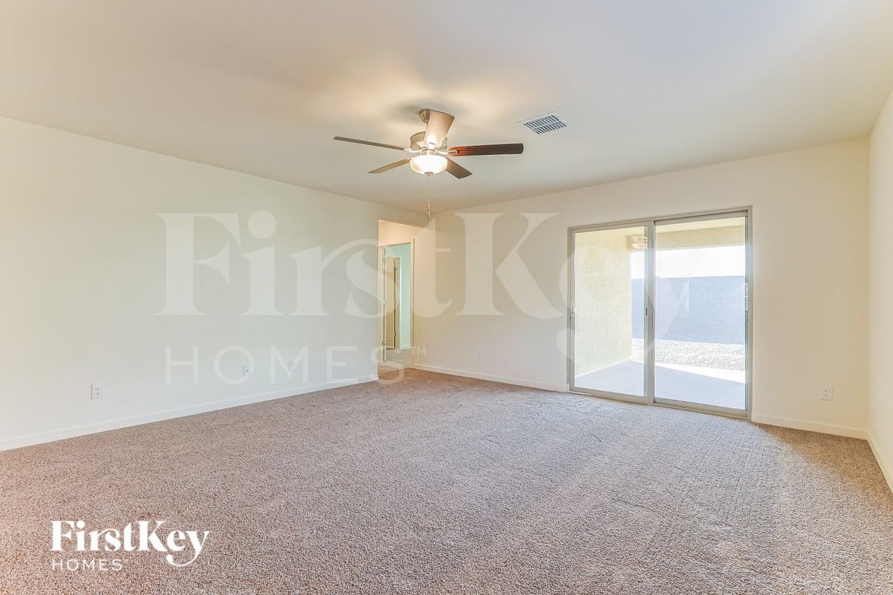 1067 W 20th St - Photo 4 of 16