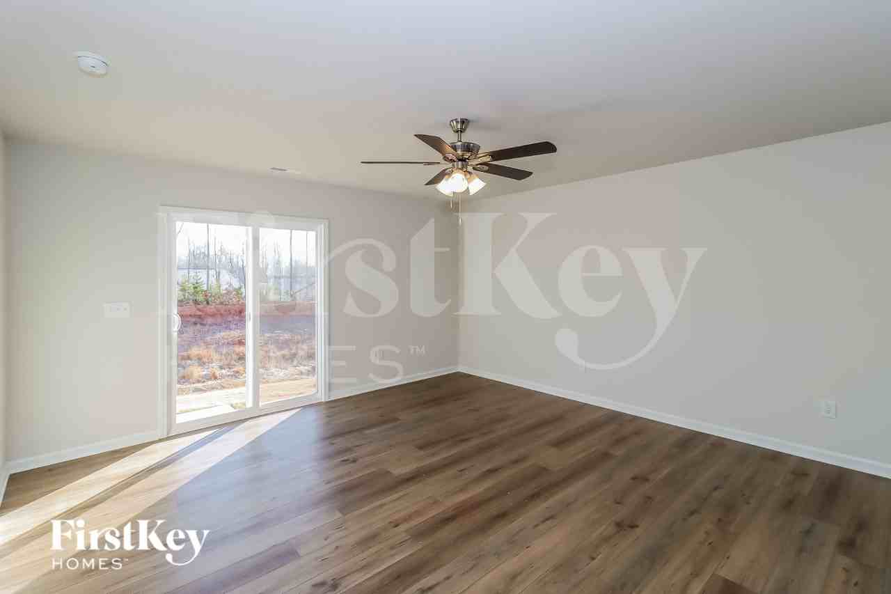 206 Brentwood Dr - Photo 4 of 16