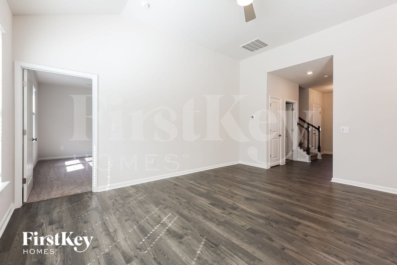 1111 Mission Hill Ln - Photo 4 of 16