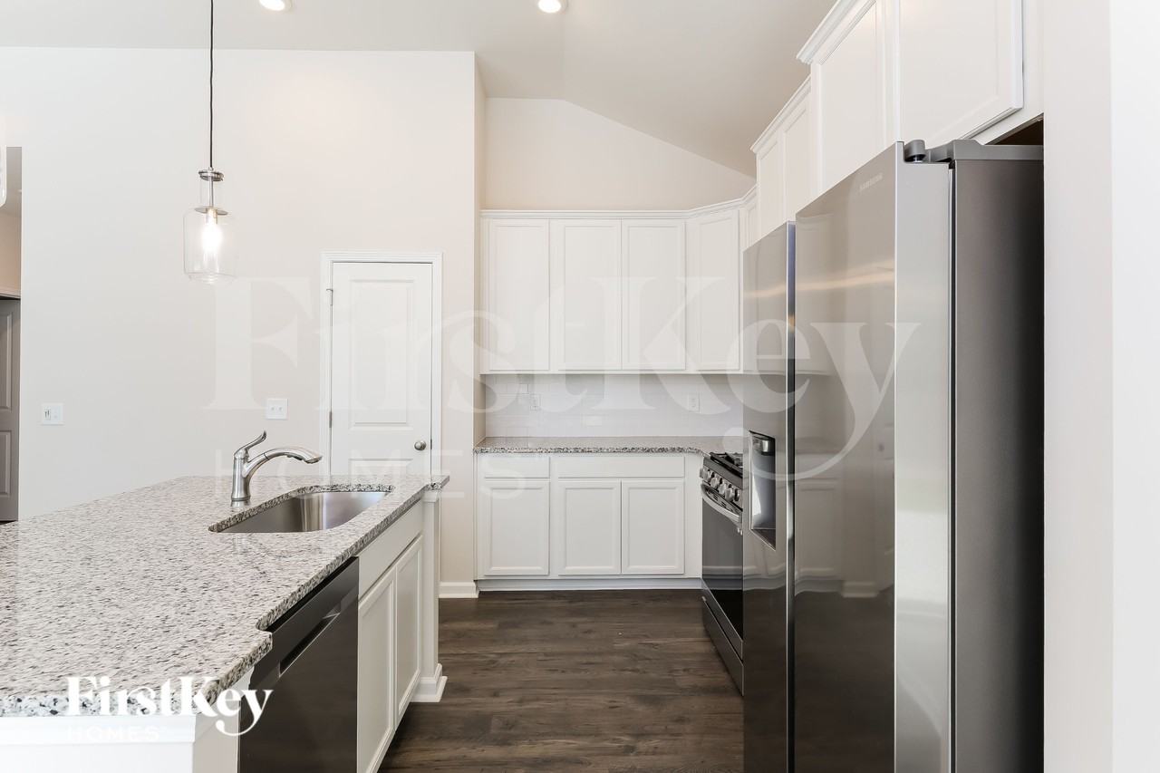 1111 Mission Hill Ln - Photo 6 of 16