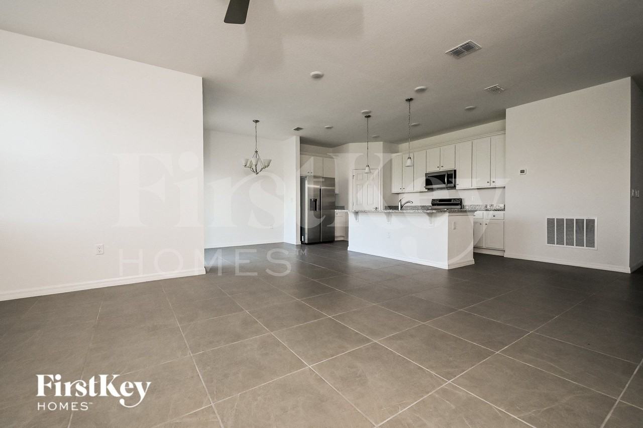 564 Crown Rose Dr - Photo 4 of 17