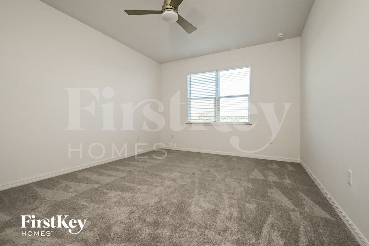 564 Crown Rose Dr - Photo 7 of 17