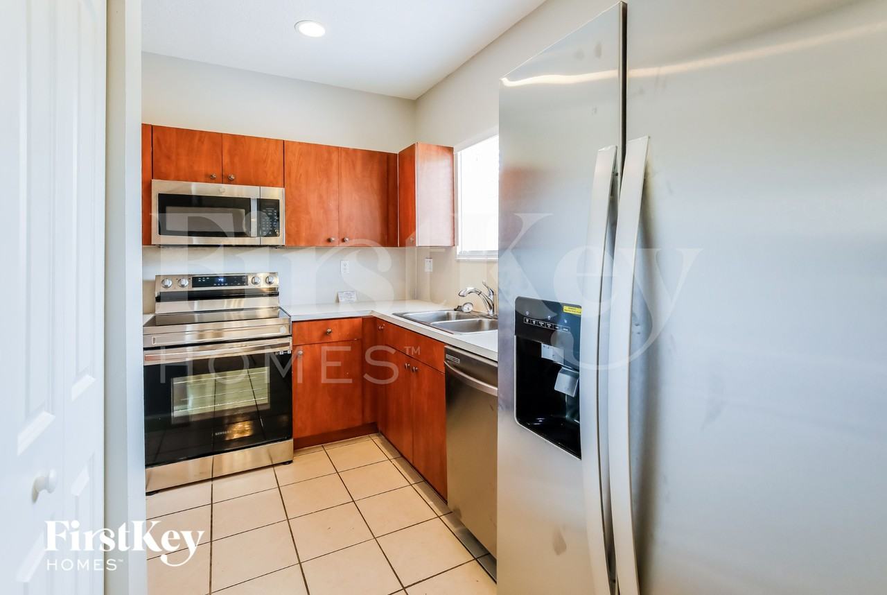 2530 Ne 41st Ter - Photo 6 of 15