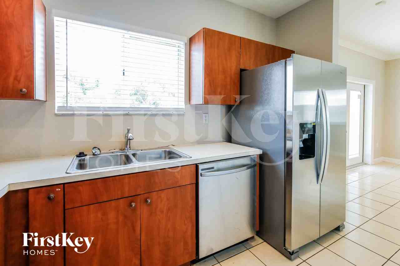 2530 Ne 41st Ter - Photo 7 of 15