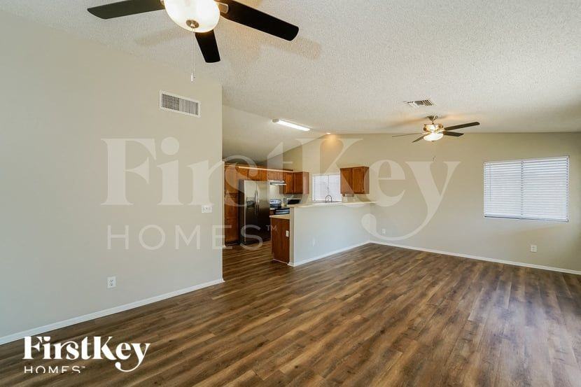 8640 N Chinaberry Way - Photo 2 of 15