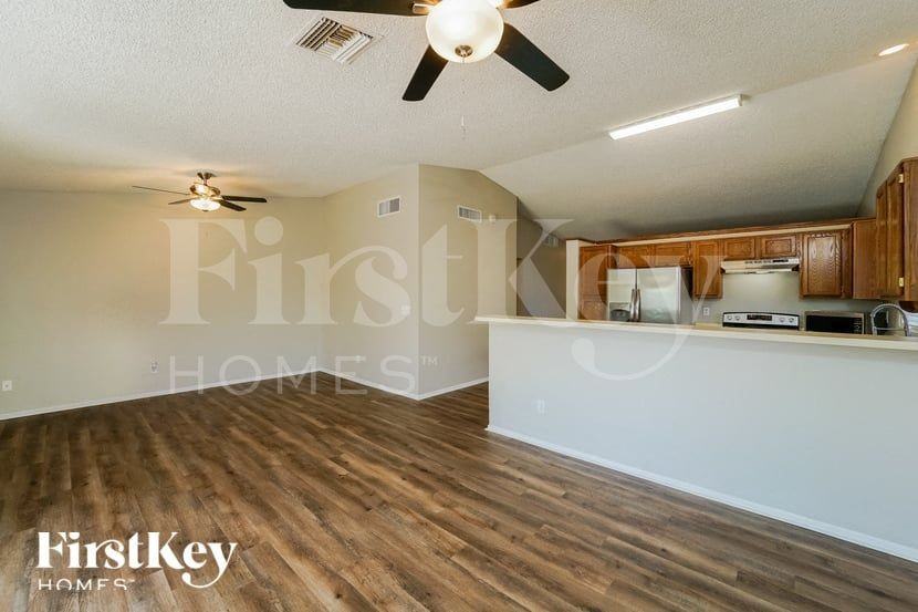 8640 N Chinaberry Way - Photo 3 of 15
