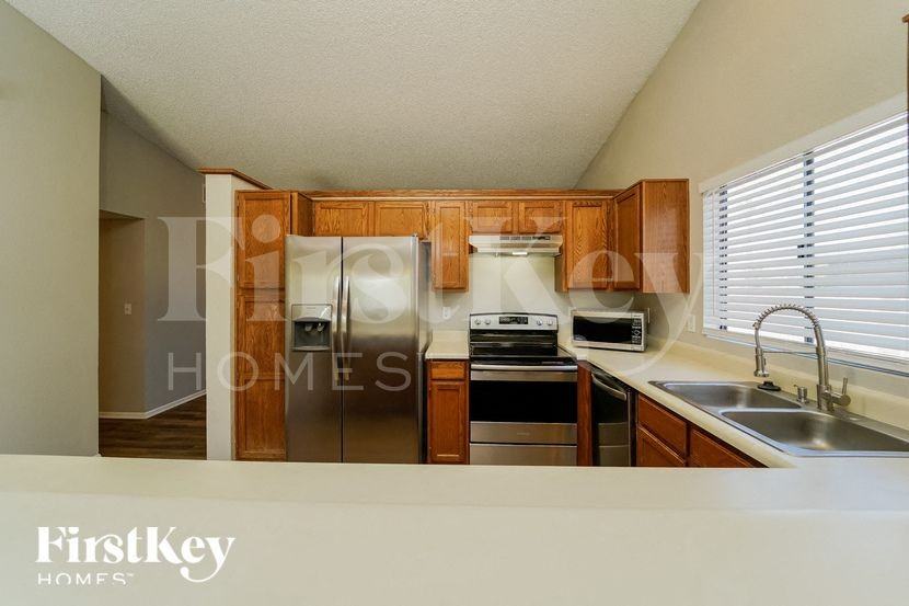 8640 N Chinaberry Way - Photo 5 of 15