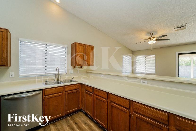 8640 N Chinaberry Way - Photo 6 of 15