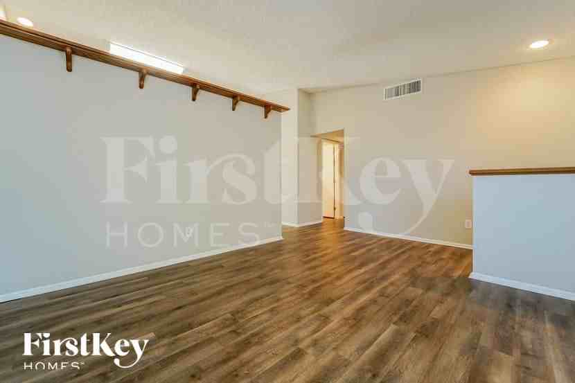 8640 N Chinaberry Way - Photo 7 of 15