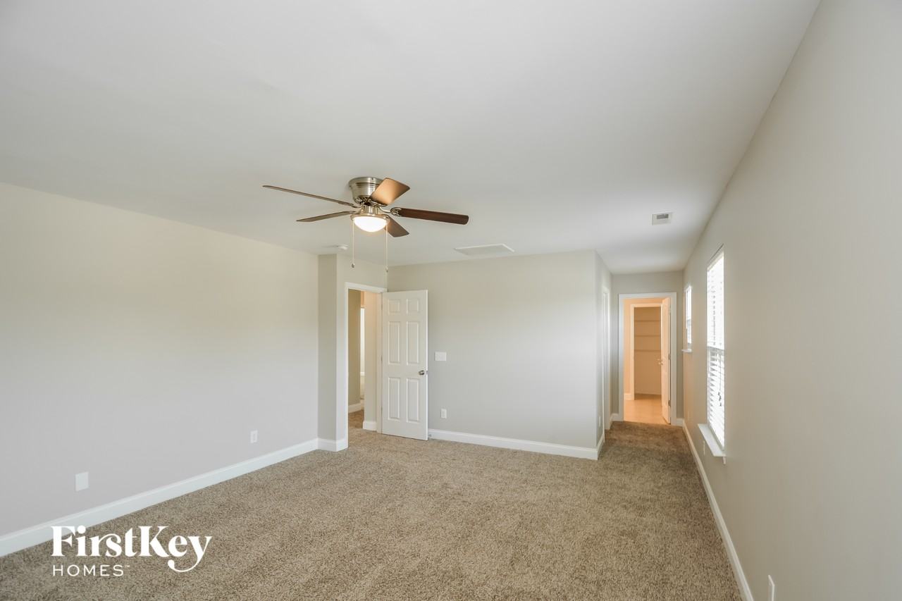 239 Plymouth Dr - Photo 6 of 15