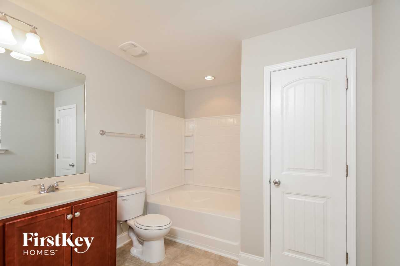 239 Plymouth Dr - Photo 7 of 15