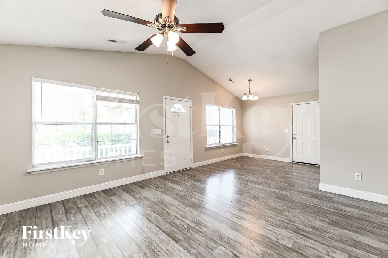 118 Wilton St - Photo 3 of 16