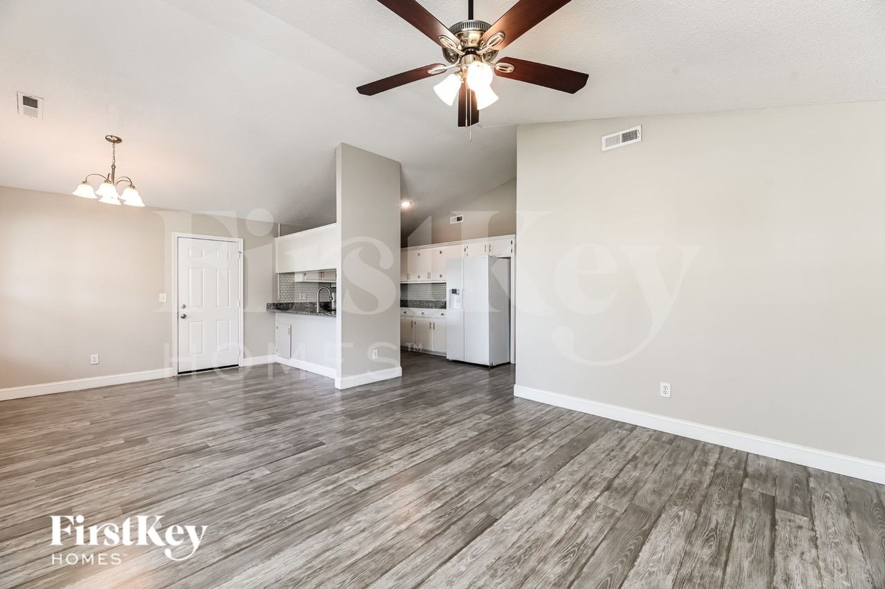 118 Wilton St - Photo 4 of 16