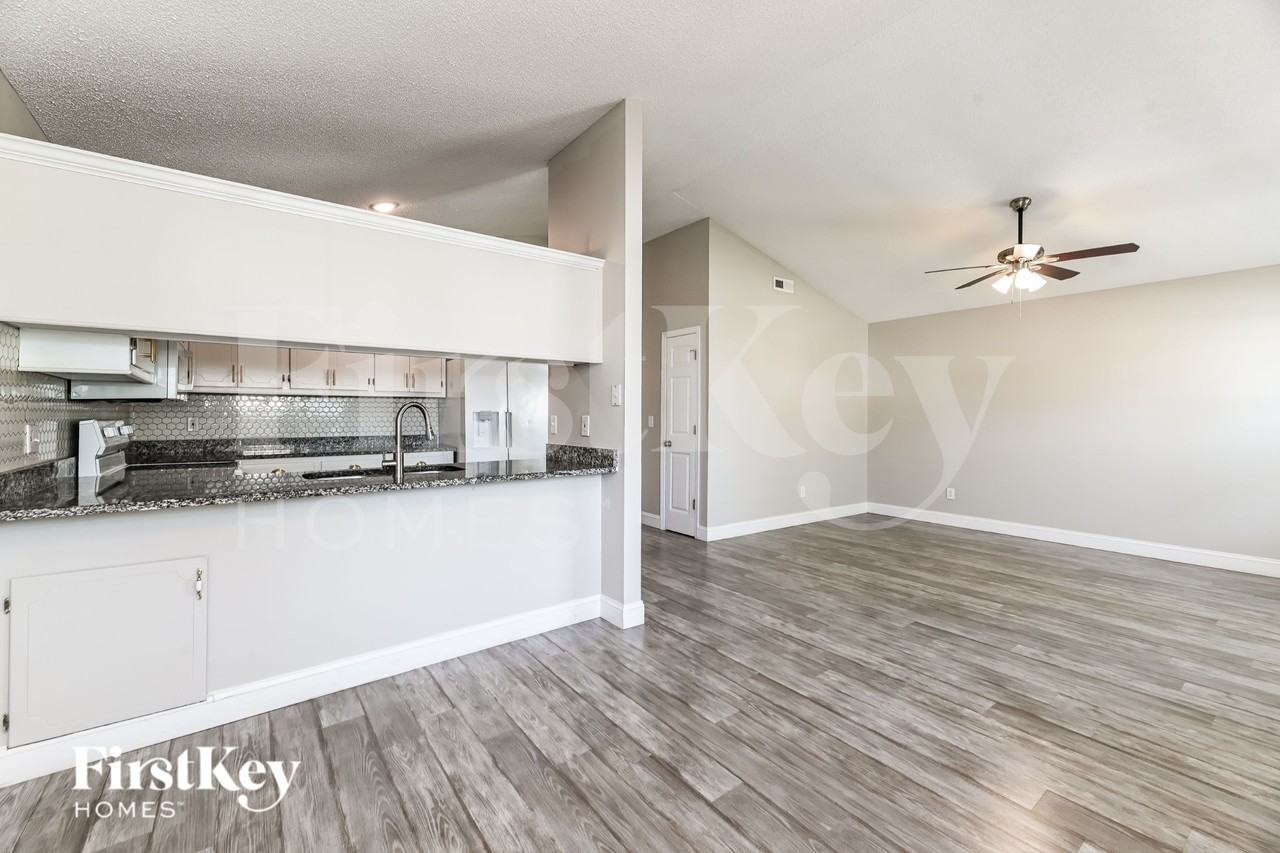 118 Wilton St - Photo 5 of 16