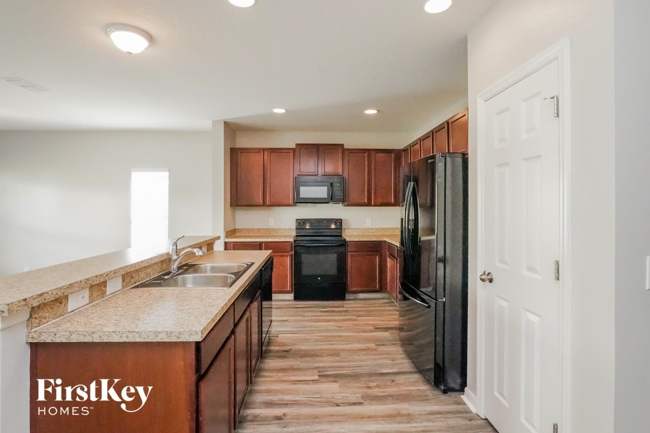 644 Black Eagle Dr - Photo 4 of 15