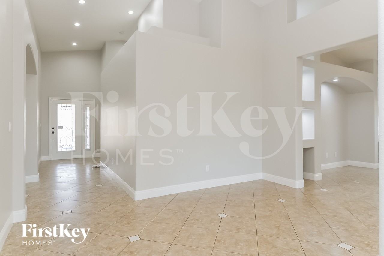 5845 Clydene Dr - Photo 3 of 15