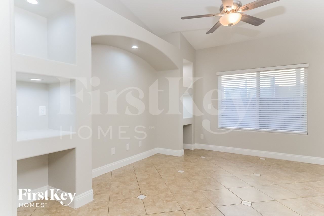 5845 Clydene Dr - Photo 4 of 15