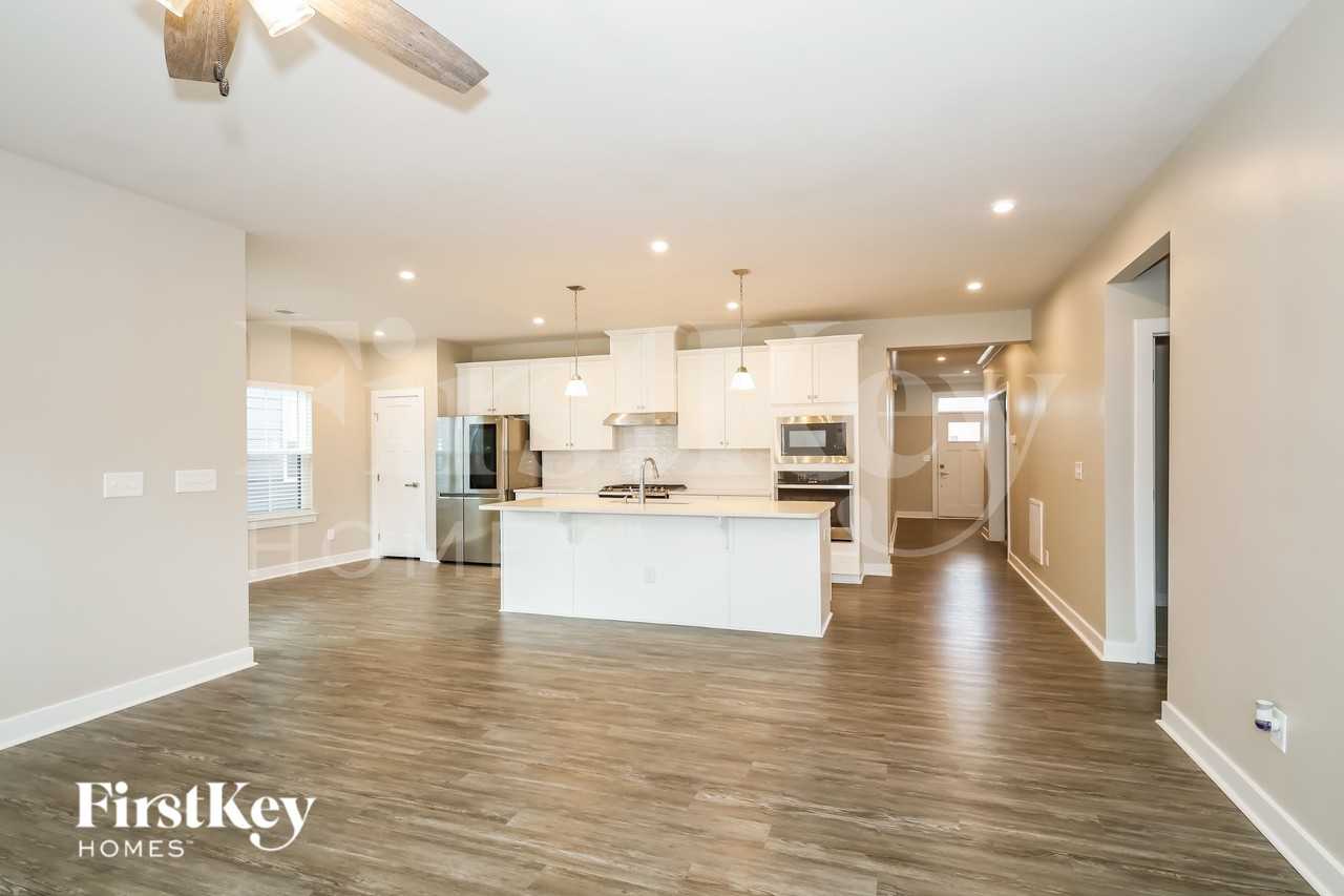 1124 Augustus Beamon Dr - Photo 4 of 15