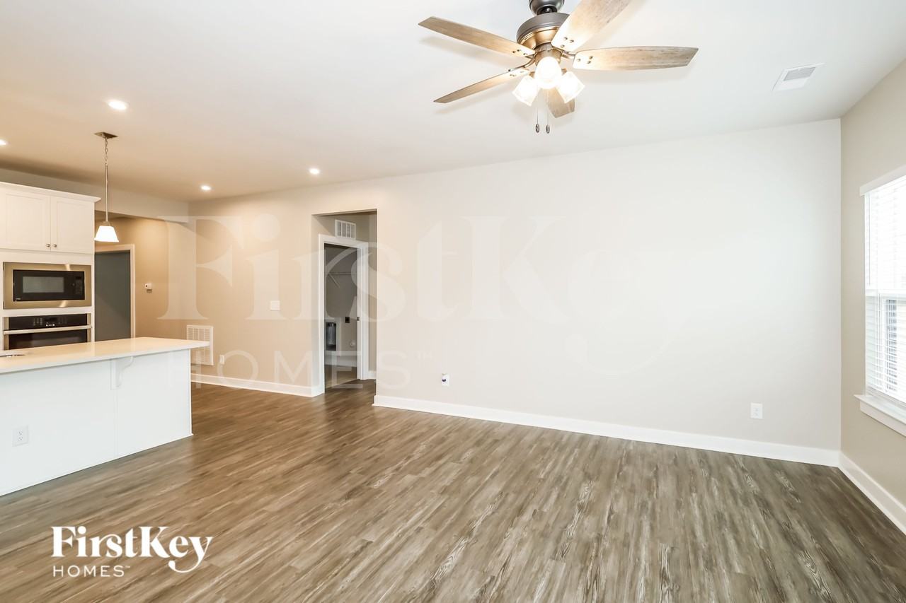 1124 Augustus Beamon Dr - Photo 5 of 15