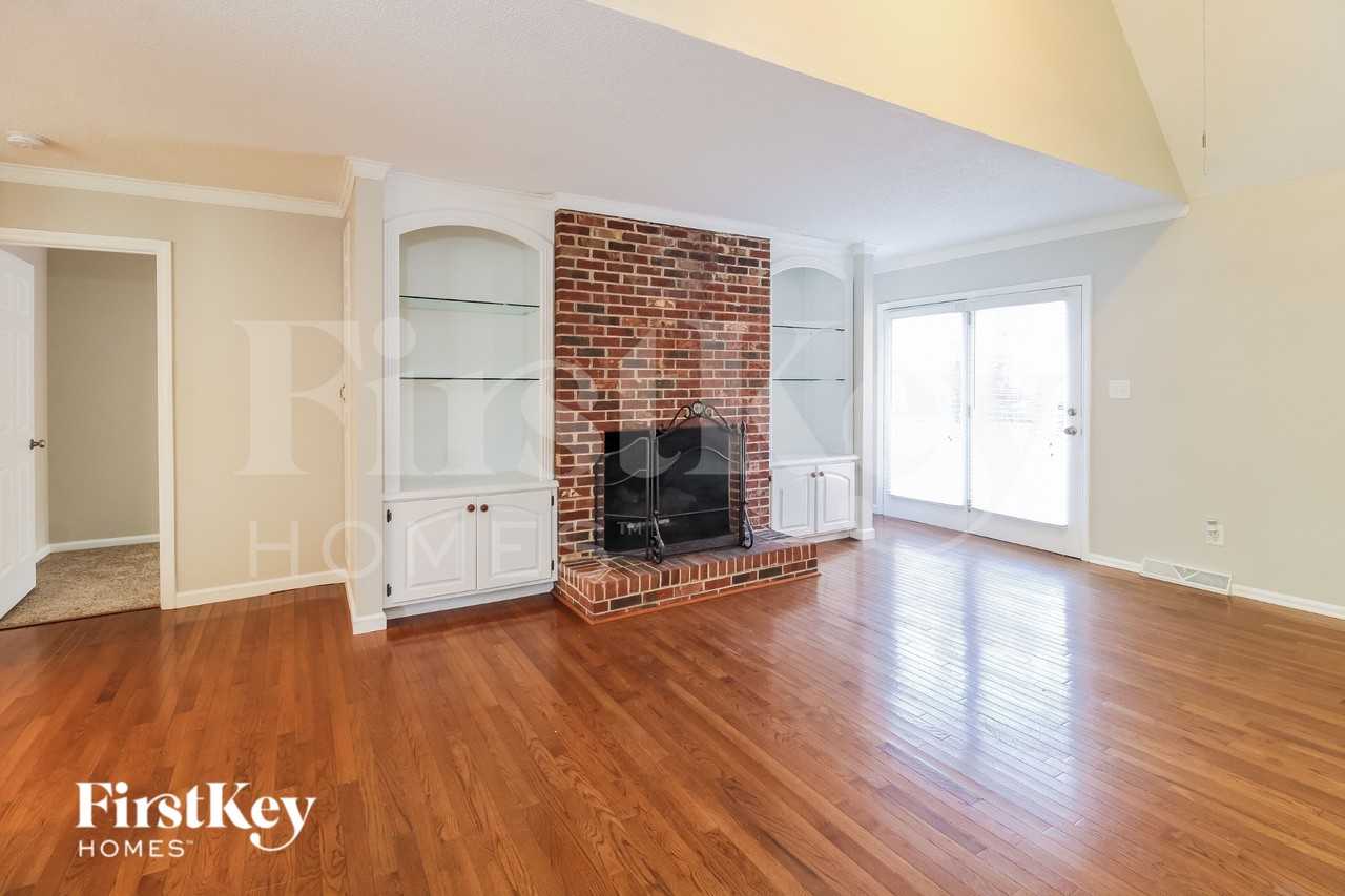 1301 Westminster Dr - Photo 2 of 15